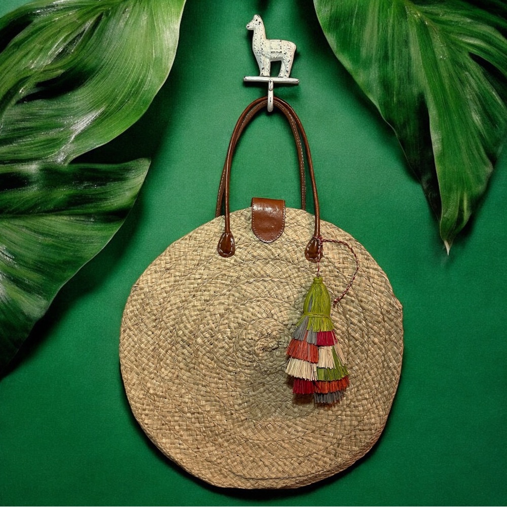 La Jolla round raffia/ straw handbag wifh straw tassel made in Madagascar